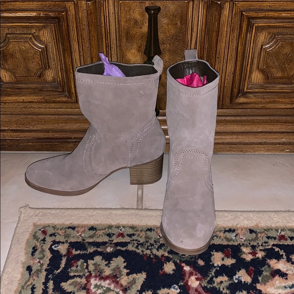 Tan velvet shoes